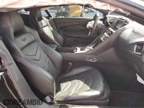 2020 Aston Martin DBS Superleggera z VIN SCFRMHAV7LGR02212, wystawiony jako Copart lot #74386264 z przebiegiem Nie podano mil oraz Szkody całkowita. Historia ofert i sprzedaży dostępna na DreamBid. Obrazek 7.
