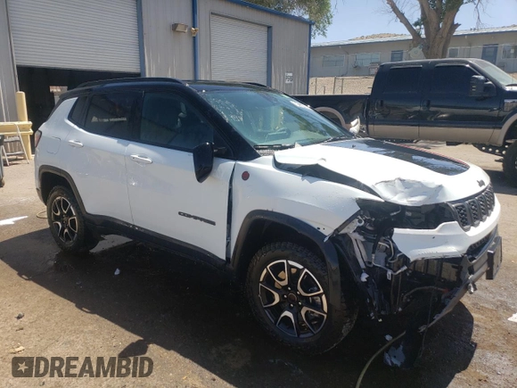 2025 Jeep Compass Trailhawk with VIN 3C4NJDDN2ST533537, listed as a Copart auction lot 61374825 with 8,889 mi miles and Clean title. Bid and sale history available at DreamBid. Image 4.