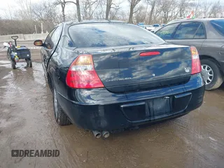 2002 Chrysler 300M M z VIN 2C3AE66G22H171560, wystawiony jako IAAI lot #41679346 z przebiegiem 225 972 mil mil oraz . Historia ofert i sprzedaży dostępna na DreamBid. Obrazek 3.
