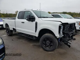 2023 Ford F-250 XL z VIN 1FT8X2BA3PEC95740, wystawiony jako Copart lot #68898844 z przebiegiem 10 044 mil mil oraz Szkoda całkowita • Salvage title. Historia ofert i sprzedaży dostępna na DreamBid. Obrazek 4.
