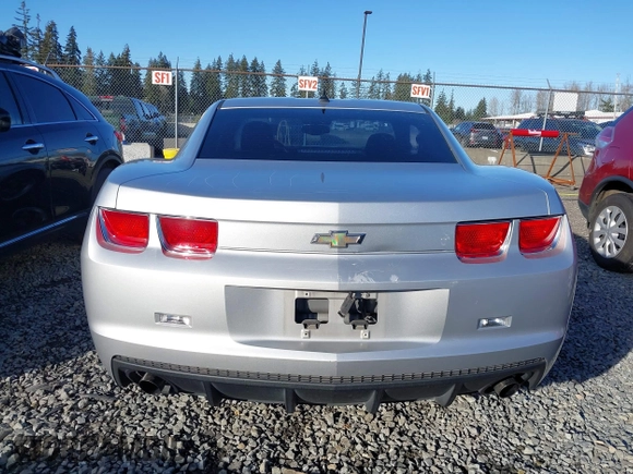 2011 Chevrolet Camaro 2LS z VIN 2G1FA1ED4B9117977, wystawiony jako IAAI lot #41570141 z przebiegiem 159 269 mil mil oraz . Historia ofert i sprzedaży dostępna na DreamBid. Obrazek 16.
