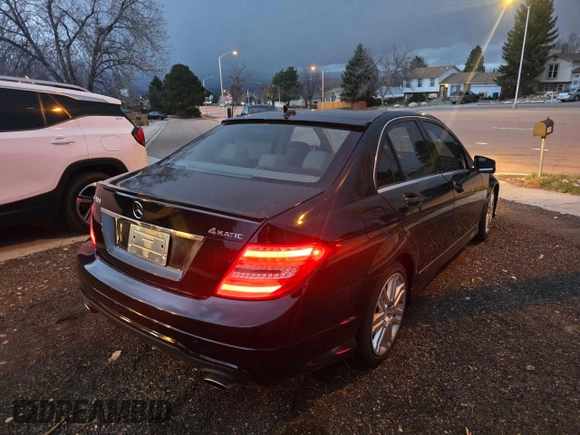 2012 Mercedes-Benz C 300 Sport z VIN WDDGF8BB3CR193809, wystawiony jako Copart lot #51398125 z przebiegiem 178 950 mil mil oraz Szkoda całkowita • Salvage title. Historia ofert i sprzedaży dostępna na DreamBid. Obrazek 4.
