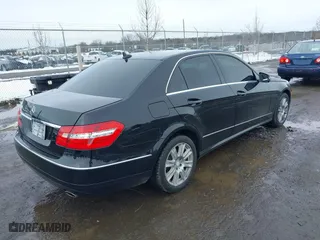 2013 Mercedes-Benz E-Class E 350 Luxury with VIN WDDHF5KB8DA729687, listed as a IAAI auction lot 41576021 with 133,062 mi miles. Bid and sale history available at carsss.com. Image 4.