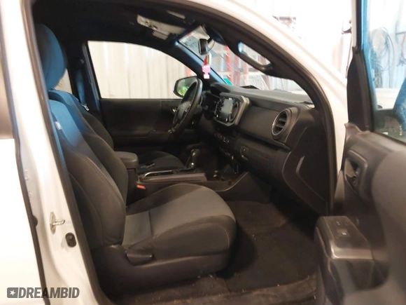 2020 Toyota Tacoma 4WD SR5 with VIN 3TMCZ5AN5LM362756, listed as a IAAI auction lot 41434387 with 42,971 mi miles. Bid and sale history available at carsss.com. Image 5.