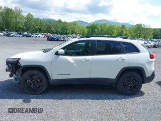 2017 Jeep Cherokee High Altitude with VIN 1C4PJMDS5HW567912, listed as a IAAI auction lot 42212145 with 136,130 mi miles and . Bid and sale history available at DreamBid. Image 15.