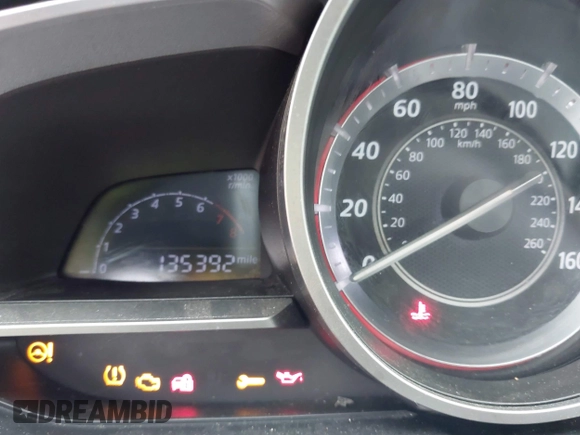 2015 Mazda 3 i Touring z VIN 3MZBM1V72FM171540, wystawiony jako IAAI lot #42437378 z przebiegiem 135 392 mil mil oraz . Historia ofert i sprzedaży dostępna na DreamBid. Obrazek 7.