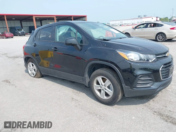 2022 Chevrolet Trax LS with VIN KL7CJNSM8NB550157, listed as a IAAI auction lot 39952108 with 17,287 mi miles. Bid and sale history available at carsss.com. Image 1.