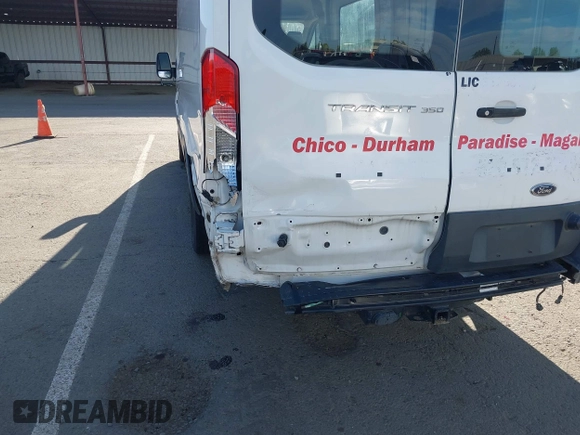 2018 Ford Transit Cargo with VIN 1FTBW3XG8JKA67561, listed as a IAAI auction lot 41997562 with 125,072 mi miles. Bid and sale history available at carsss.com. Image 19.