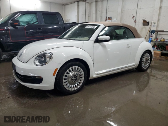 2013 Volkswagen Beetle 2.5L w/Sound/Nav z VIN 3VW5P7AT7DM811619, wystawiony jako Copart lot #60331015 z przebiegiem 115 532 mil mil oraz Szkoda całkowita • Salvage title. Historia ofert i sprzedaży dostępna na DreamBid. Obrazek 1.