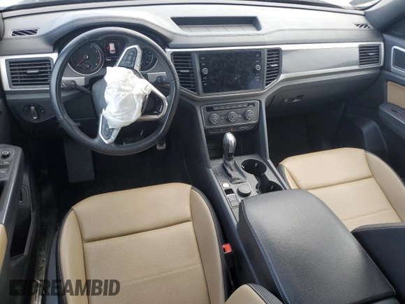 2021 Volkswagen Atlas SE with VIN 1V2RE2CA8MC226055, listed as a Copart auction lot 42681735 with 34,920 mi miles and Salvage title. Bid and sale history available at DreamBid. Image 8.