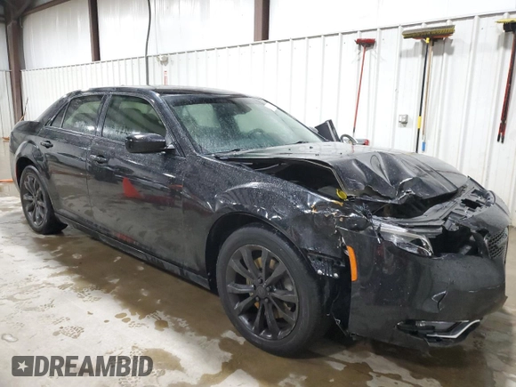 2016 Chrysler 300 Limited with VIN 2C3CCARG4GH208371, listed as a Copart auction lot 52673765 with 159,226 mi miles and Salvage Title. Bid and sale history available at DreamBid. Image 4.
