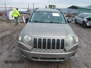 2008 Jeep Compass Sport with VIN 1J8FF47W08D728845, listed as a IAAI auction lot 41673205 with 70,333 mi miles. Bid and sale history available at carsss.com. Image 12.