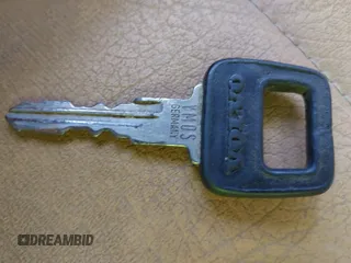 1993 Volvo 240 с VIN YV1AW8805P1954635, выставлен на аукционе IAAI как лот 42135518 с пробегом 172 621 миль миль и . История ставок и продаж доступна на DreamBid. Изображение 11.