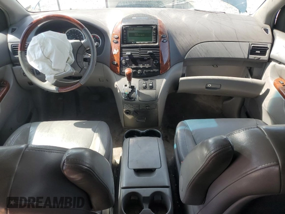 2005 Toyota Sienna XLE с VIN 5TDBA22C85S052389, выставлен на аукционе Copart как лот 52626295 с пробегом 221 755 миль миль и Списание • Salvage title. История ставок и продаж доступна на DreamBid. Изображение 8.