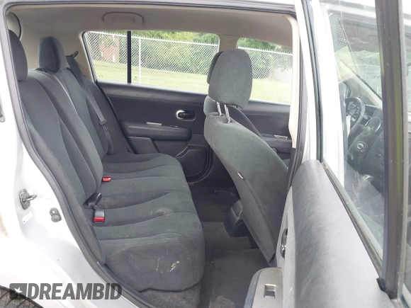 2012 Nissan Versa S z VIN 3N1BC1CP3CK267230, wystawiony jako IAAI lot #42369856 z przebiegiem 200 971 mil mil oraz . Historia ofert i sprzedaży dostępna na DreamBid. Obrazek 8.
