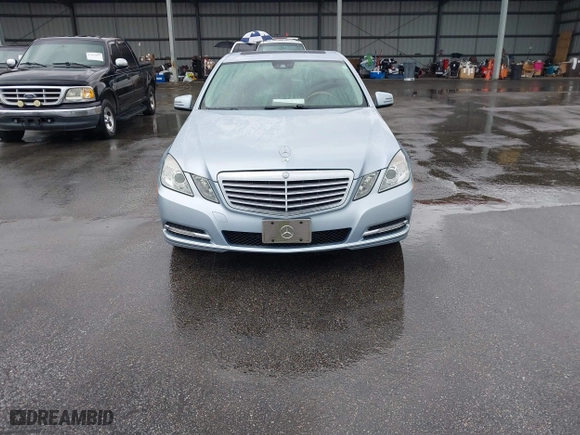 2013 Mercedes-Benz E-Class E 350 Luxury with VIN WDDHF8JB9DA663167, listed as a IAAI auction lot 41985122 with 131,025 mi miles. Bid and sale history available at carsss.com. Image 12.