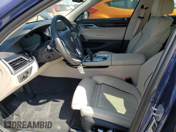 2020 BMW 7 Series z VIN WBA7U2C18LCD14534, wystawiony jako Copart lot #44378393 z przebiegiem 35 039 mil mil oraz . Historia ofert i sprzedaży dostępna na DreamBid. Obrazek 7.