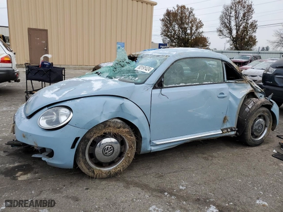 2012 Volkswagen Beetle 2.5L PZEV with VIN 3VWJP7AT7CM600921, listed as a Copart auction lot 83191424 with 0 mi miles and Salvage Title. Bid and sale history available at carsss.com. Image 1.