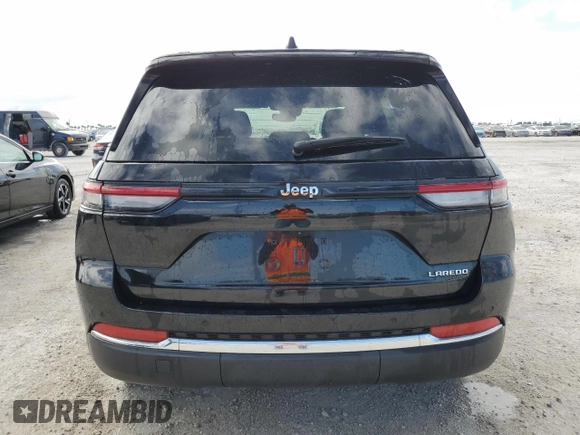 2023 Jeep Grand Cherokee Laredo z VIN 1C4RJGAG4PC648426, wystawiony jako Copart lot #75140784 z przebiegiem Nie podano mil oraz Nie do naprawy • Non repairable. Historia ofert i sprzedaży dostępna na DreamBid. Obrazek 6.