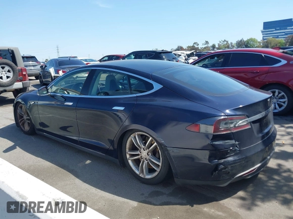 2013 Tesla Model S with VIN 5YJSA1CNXDFP06077, listed as a IAAI auction lot 41958105 with 84,773 mi miles. Bid and sale history available at carsss.com. Image 14.