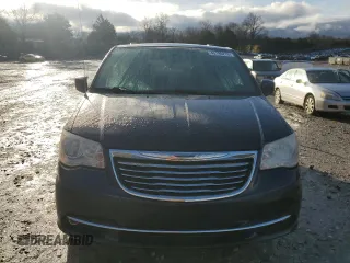 2014 Chrysler Town & Country Touring with VIN 2C4RC1BG7ER372155, listed as a Copart auction lot 45190275 with 123,632 mi miles and Clean Title. Bid and sale history available at DreamBid. Image 5.