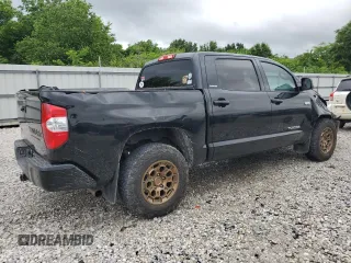 2017 Toyota Tundra Limited z VIN 5TFHW5F1XHX670835, wystawiony jako Copart lot #58166755 z przebiegiem 103 123 mil mil oraz Szkoda całkowita • Salvage title. Historia ofert i sprzedaży dostępna na DreamBid. Obrazek 3.