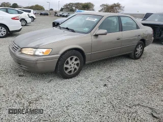 1999 Toyota Camry LE z VIN JT2BF22K7X0180050, wystawiony jako Copart lot #43640395 z przebiegiem 188 533 mil mil oraz Szkoda całkowita • Salvage title. Historia ofert i sprzedaży dostępna na DreamBid. Obrazek 1.