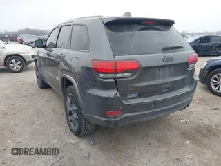 2021 Jeep Grand Cherokee 80th Anniversary z VIN 1C4RJFBGXMC621817, wystawiony jako IAAI lot #41519733 z przebiegiem 60 552 mil mil oraz . Historia ofert i sprzedaży dostępna na DreamBid. Obrazek 6.