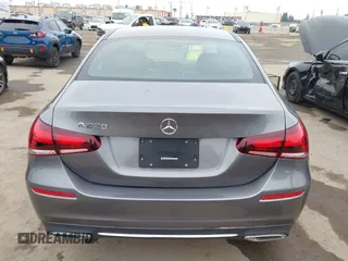 2021 Mercedes-Benz A 220 z VIN W1K3G4EB6MJ316650, wystawiony jako IAAI lot #42099393 z przebiegiem 27 510 mil mil oraz . Historia ofert i sprzedaży dostępna na DreamBid. Obrazek 16.