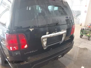 2006 Lincoln Navigator Luxury with VIN 5LMFU27556LJ14538, listed as a IAAI auction lot 41608330 with 265,838 mi miles. Bid and sale history available at carsss.com. Image 6.