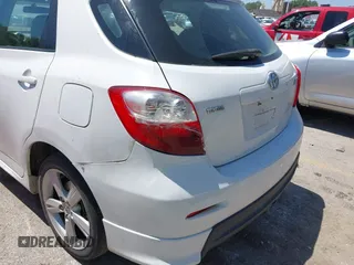 2009 Toyota Matrix S z VIN 2T1KE40EX9C008817, wystawiony jako IAAI lot #42866283 z przebiegiem 321 201 mil mil oraz . Historia ofert i sprzedaży dostępna na DreamBid. Obrazek 6.
