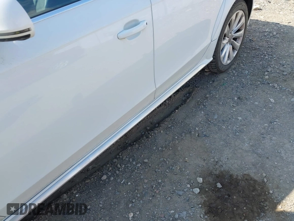 2016 Audi allroad A4 Premium Plus z VIN WA1UFAFL1GA010526, wystawiony jako IAAI lot #42482193 z przebiegiem 143 517 mil mil oraz . Historia ofert i sprzedaży dostępna na DreamBid. Obrazek 17.