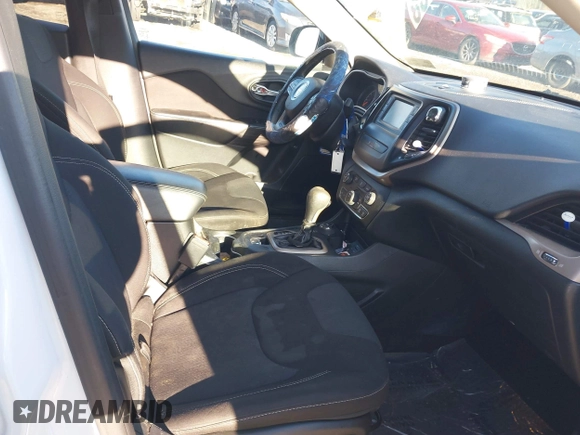 2015 Jeep Cherokee Latitude with VIN 1C4PJMCB3FW734573, listed as a IAAI auction lot 41825561 with 141,250 mi miles. Bid and sale history available at carsss.com. Image 5.