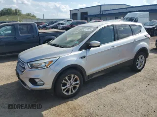 2017 Ford Escape SE z VIN 1FMCU9G9XHUC52980, wystawiony jako Copart lot #57235675 z przebiegiem Nie podano mil oraz Czysty tytuł • Clean title. Historia ofert i sprzedaży dostępna na DreamBid. Obrazek 1.