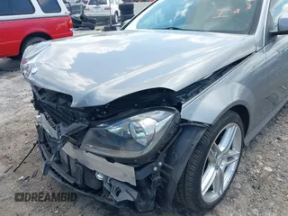2013 Mercedes-Benz C 250 с VIN WDDGJ4HB3DF944912, выставлен на аукционе IAAI как лот 42411650 с пробегом 91 362 миль миль и . История ставок и продаж доступна на DreamBid. Изображение 17.