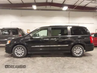 2015 Chrysler Town & Country Touring L z VIN 2C4RC1CG9FR728864, wystawiony jako IAAI lot #42211260 z przebiegiem 150 345 mil mil oraz . Historia ofert i sprzedaży dostępna na DreamBid. Obrazek 14.