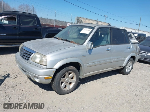 2002 Suzuki XL-7 Standard with VIN JS3TX92V724111616, listed as a IAAI auction lot 41642618 with 197,295 mi miles. Bid and sale history available at carsss.com. Image 2.