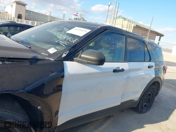 2020 Ford Police Interceptor Utility z VIN 1FM5K8ABXLGC63862, wystawiony jako IAAI lot #41146839 z przebiegiem Nie podano mil oraz . Historia ofert i sprzedaży dostępna na DreamBid. Obrazek 13.