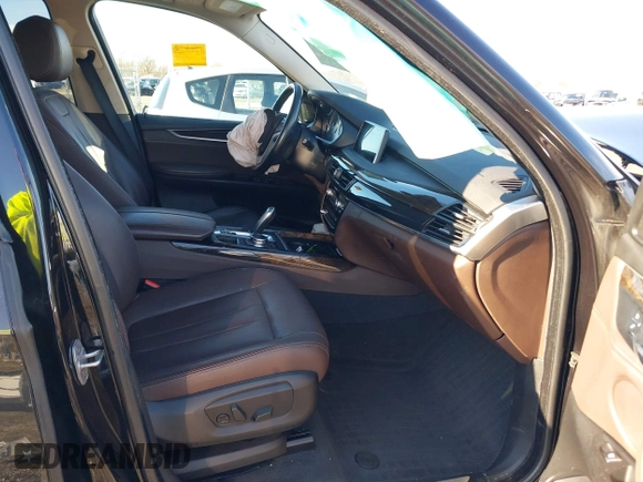 2016 BMW X5 xDrive40e z VIN 5UXKT0C54G0S78884, wystawiony jako IAAI lot #41208477 z przebiegiem 90 181 mil mil oraz . Historia ofert i sprzedaży dostępna na DreamBid. Obrazek 5.