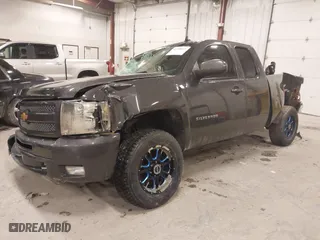 2011 Chevrolet Silverado 1500 LT with VIN 1GCRKSE31BZ137656, listed as a IAAI auction lot 41209612 with 110,563 mi miles. Bid and sale history available at carsss.com. Image 17.