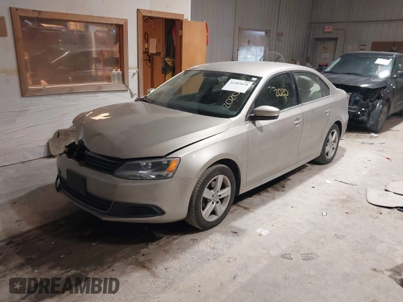 2014 Volkswagen Jetta TDI w/Premium с VIN 3VW3L7AJ6EM237033, выставлен на аукционе IAAI как лот 41482020 с пробегом 134 990 миль миль и . История ставок и продаж доступна на DreamBid. Изображение 17.