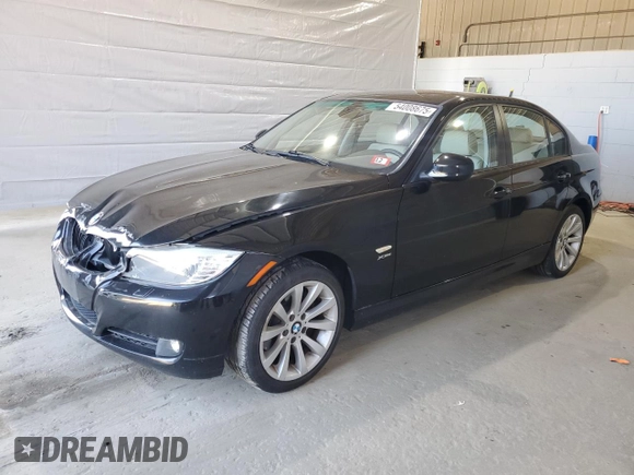 2011 BMW 3 Series 328i xDrive z VIN WBAPK5C55BF123867, wystawiony jako Copart lot #54008675 z przebiegiem 136 222 mil mil oraz Szkoda całkowita • Salvage title. Historia ofert i sprzedaży dostępna na DreamBid. Obrazek 1.