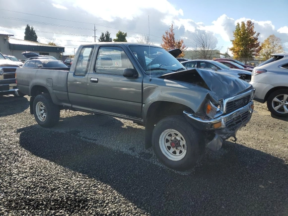 1989 Toyota Pickup DLX z VIN JT4VN13D0K0001910, wystawiony jako Copart lot #77413274 z przebiegiem 311 223 mil mil oraz Szkoda całkowita • Salvage title. Historia ofert i sprzedaży dostępna na DreamBid. Obrazek 4.