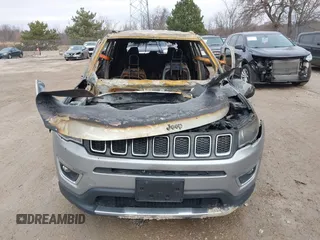 2019 Jeep Compass Limited with VIN 3C4NJCCB3KT675963, listed as a IAAI auction lot 41113330 with 1 mi miles. Bid and sale history available at carsss.com. Image 6.