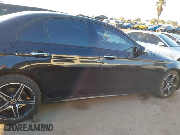 2018 Mercedes-Benz E-Class E 300 with VIN WDDZF4JB7JA468452, listed as a IAAI auction lot 41441293 with 87,552 mi miles. Bid and sale history available at carsss.com. Image 13.
