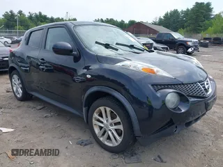 2013 Nissan Juke S z VIN JN8AF5MVXDT210295, wystawiony jako IAAI lot #42489887 z przebiegiem 107 956 mil mil oraz . Historia ofert i sprzedaży dostępna na DreamBid. Obrazek 1.
