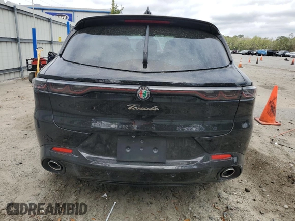 2024 Alfa Romeo Tonale Veloce z VIN ZASPATDW2R3054217, wystawiony jako Copart lot #49301915 z przebiegiem Nie podano mil oraz Nie do naprawy • Non repairable. Historia ofert i sprzedaży dostępna na DreamBid. Obrazek 6.