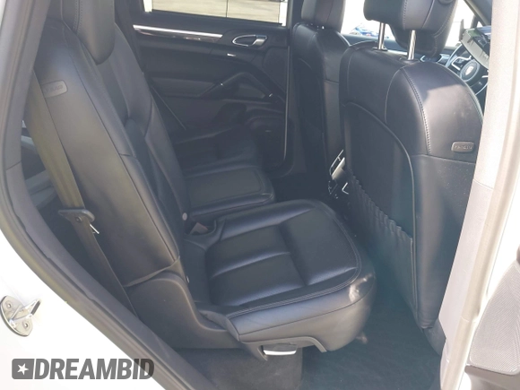 2018 Porsche Cayenne z VIN WP1AA2A27JKA02278, wystawiony jako IAAI lot #42161741 z przebiegiem 62 217 mil mil oraz . Historia ofert i sprzedaży dostępna na DreamBid. Obrazek 8.