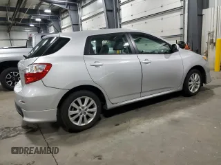 2010 Toyota Matrix z VIN 2T1KU4EE0AC309208, wystawiony jako Copart lot #53392535 z przebiegiem 98 773 mil mil oraz Czysty tytuł • Clean title. Historia ofert i sprzedaży dostępna na DreamBid. Obrazek 3.