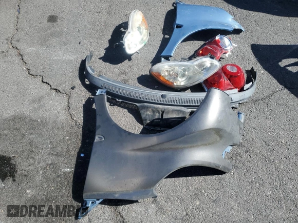 2011 Smart fortwo Pure z VIN WMEEJ3BA2BK427313, wystawiony jako Copart lot #46875525 z przebiegiem 90 435 mil mil oraz Szkoda całkowita • Salvage title. Historia ofert i sprzedaży dostępna na DreamBid. Obrazek 12.